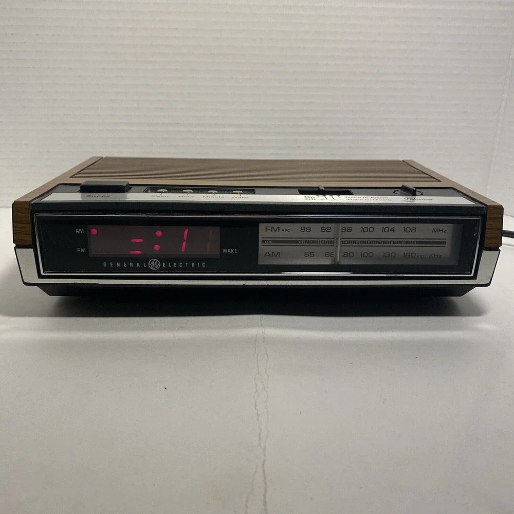 GE 7-4633D Alarm Clock AM FM‎ Radio Battery Backup Wood Grain Works With Crackle
